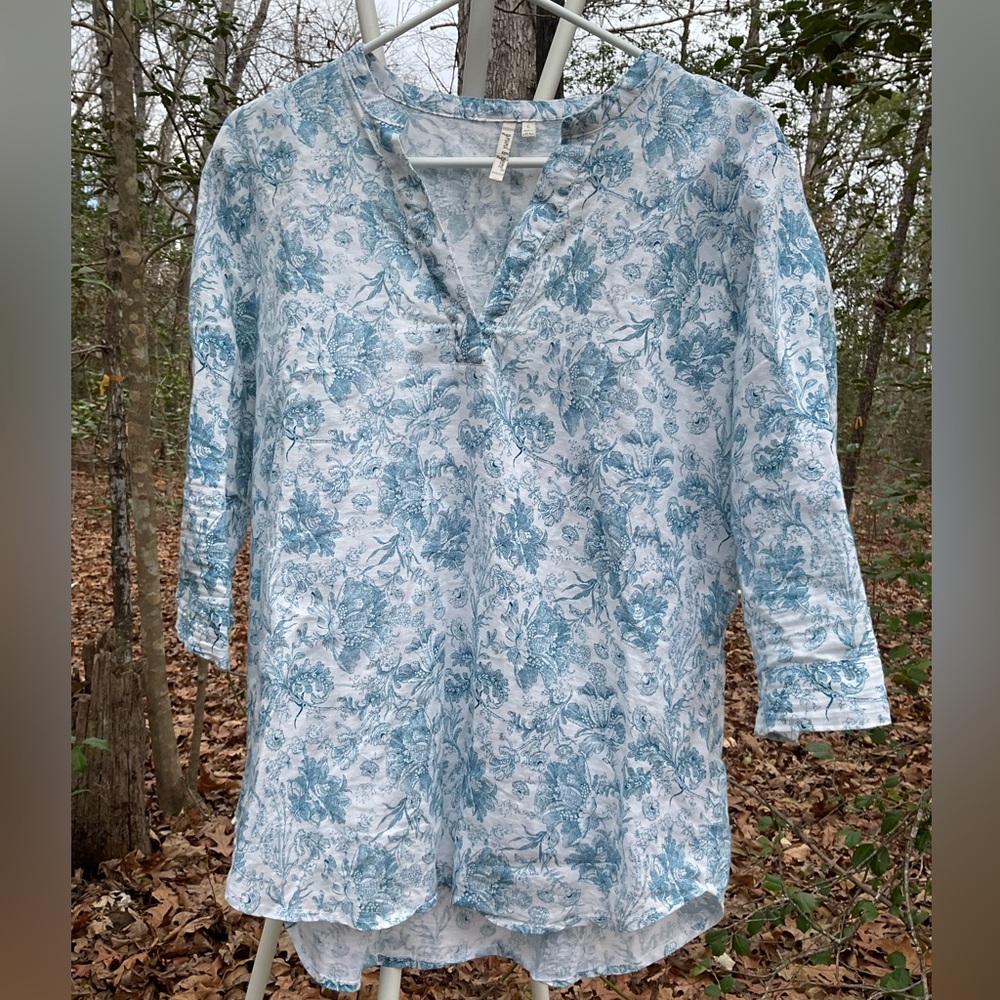 Grand & Greene toile linen cotton Blue Floral Blouse 3/4 popover 23” by 25”